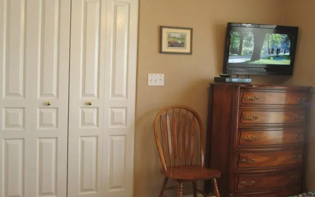Brookside Walk In-Meadow Brook Resort
