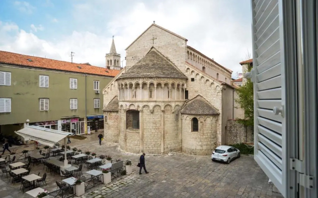 Fifi apartment w. parking in old town