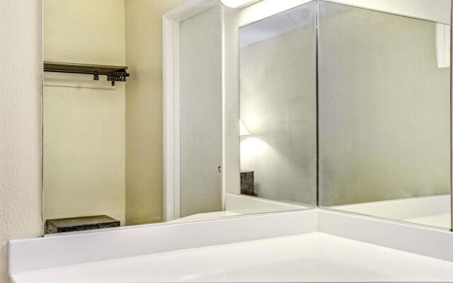 Travelodge by Wyndham Las Vegas Center Strip