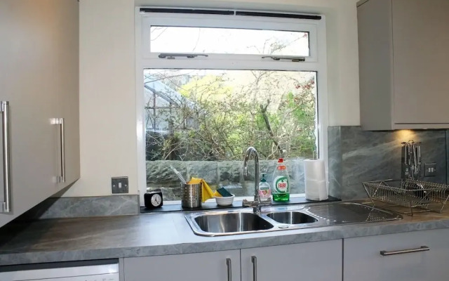 Silver Lining - Gilmore Place Apartment