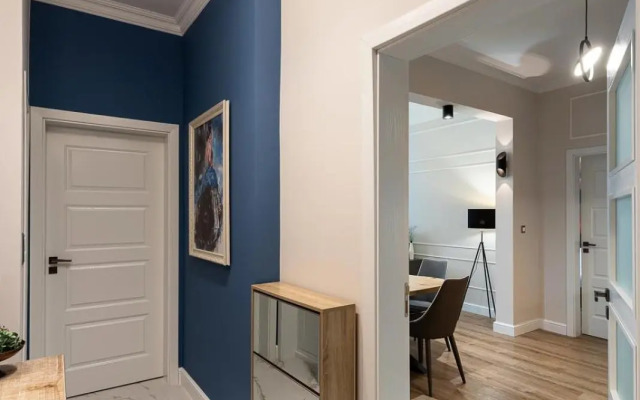 LUXURY & UNIQUE - TOP CENTER Apt. - 3BDR & 2 Baths