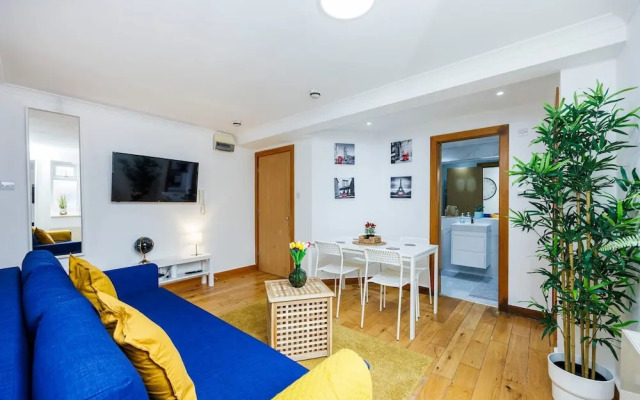 2 Bedroom Charming Magnificent Flat