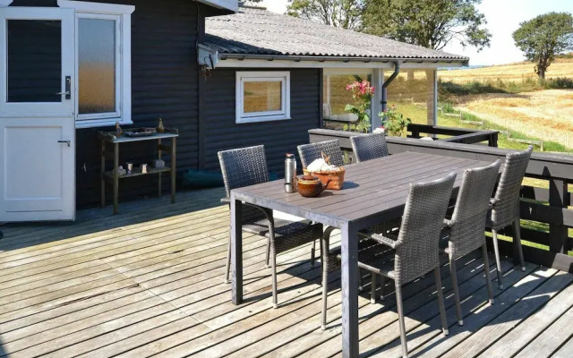 6 Person Holiday Home in Martofte