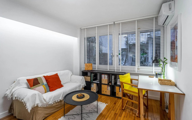 Lovely studio in Likavitos Hill