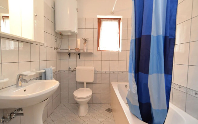 Apartment 739