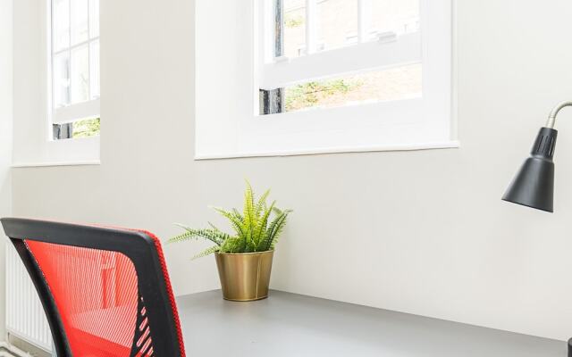 Modern Rooms And Studio In Westminster
