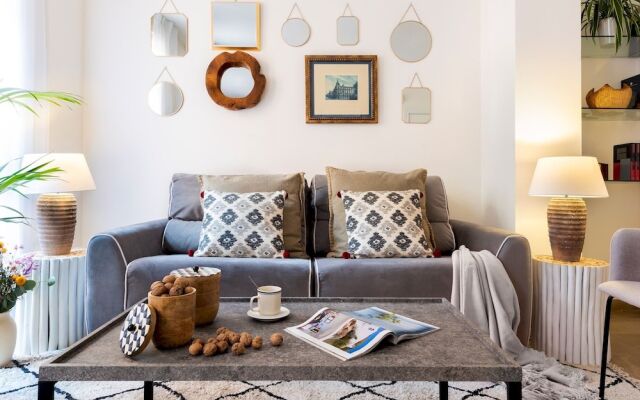 Charming Apartment Suited for Couples. Reyes Catolicos