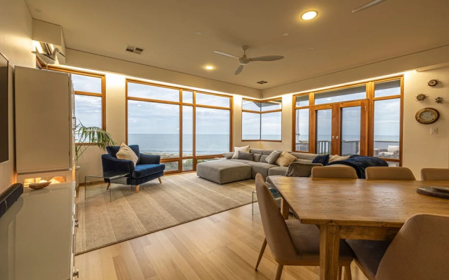 Unwind Seascape at Tennyson Beach