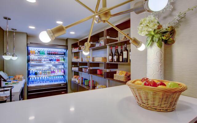 Crowne Plaza Charleston Airport - Conv Ctr by IHG
