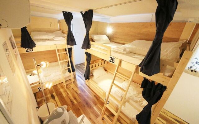 coins hostel tenjin