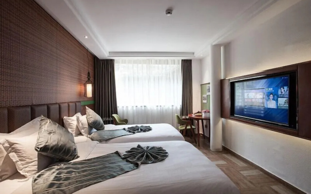 Yurong West Lake Cottage Resort