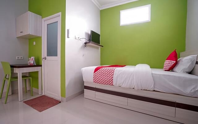 Vaccinated Staff - OYO 948 Vivi Residence Syariah II