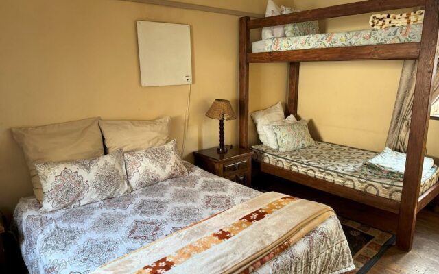 "room in B&B - Adnaan's Secret Garden: Blue Room"