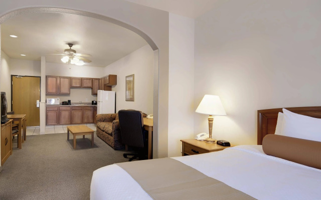 Best Western Plus Hill Country Suites