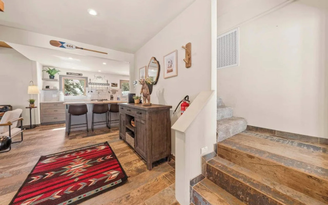 Tahoe City Retreat For 8!