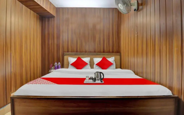 OYO 92514 Savitri Hotel Nand Palace
