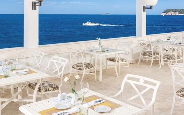 Royal Blue Hotel