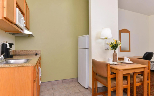 Americas Best Value Inn & Suites Winnie