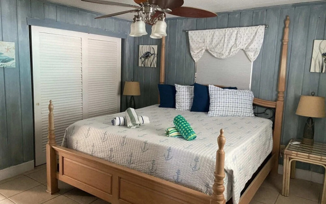 Holiday Court 18 - Holiday