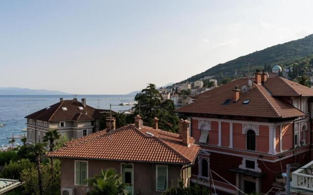 Luxury Peitho Residence