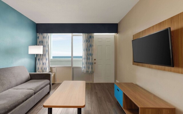 Days Inn Myrtle Beach-Beach Front