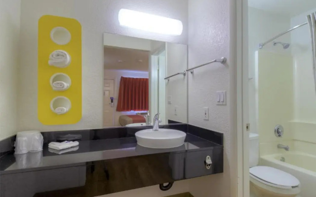 Motel 6 Las Vegas, NV – I-15 Stadium