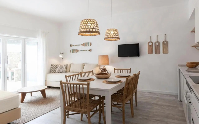 Mare Cheia (High Tide) Beach and Surf Apartments