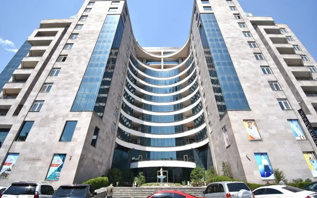 Spacious Apartment by Luxe Group TT606