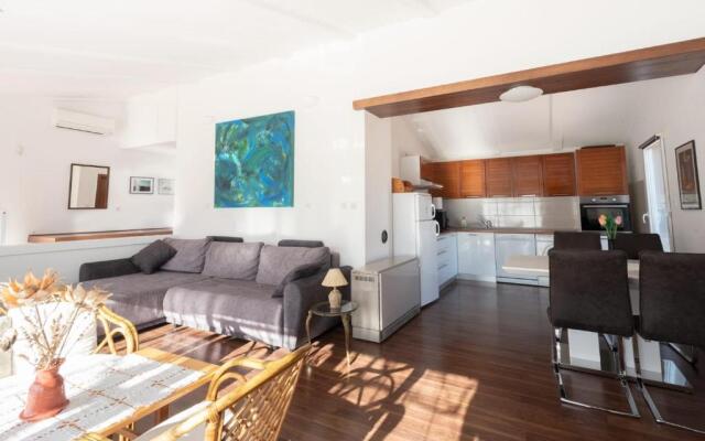 Haus Mirela
