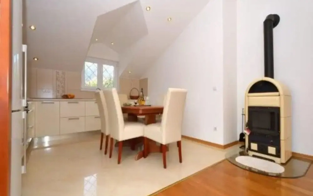 Bright Kaštela Apartment With Balcony and Private Parking