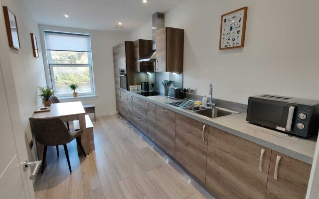 Stunning River View 2-bed Apartment in Perth