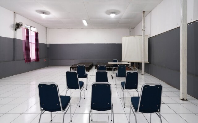 Capital O 93262 Hotel Cherish 2