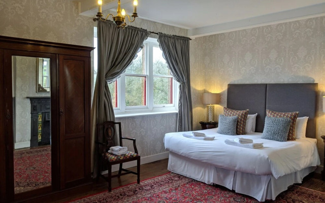 Huntsham Court