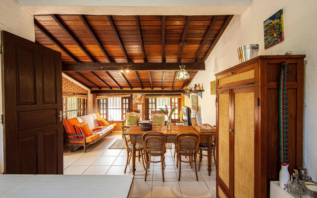 Casa Com Piscina A 100 M. De Camburizinho