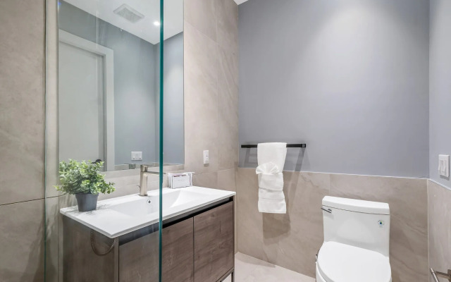 Global Luxury Suites at The Arches