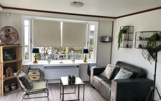 Modern chalet with oven, near the Wadden Sea