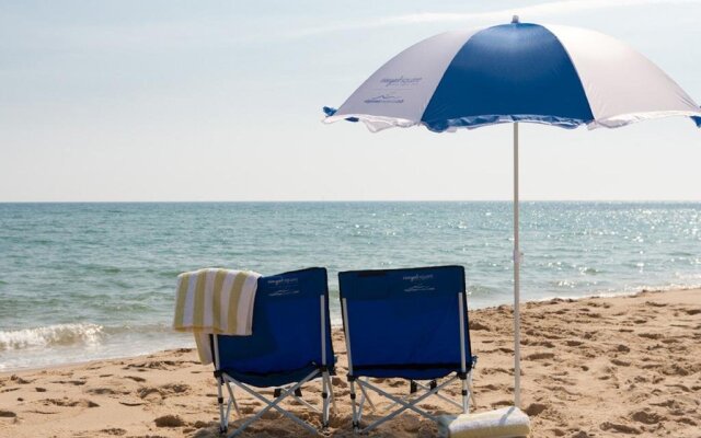 Vineyard Square Hotel & Suites