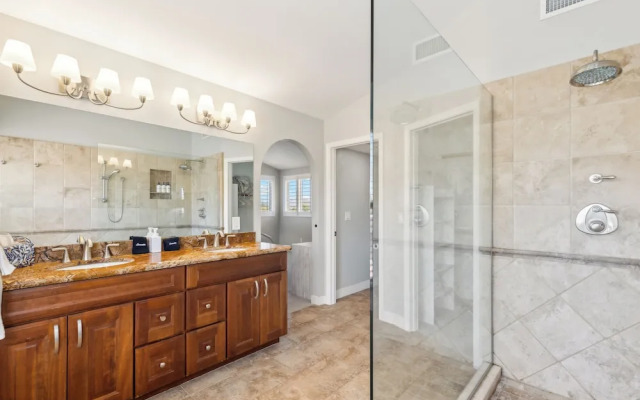 Red Mountain Retreat 5 BDR w/ Heated Pool!