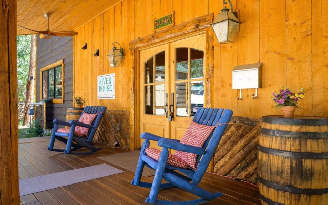 The River House 3 Bedroom Cabin