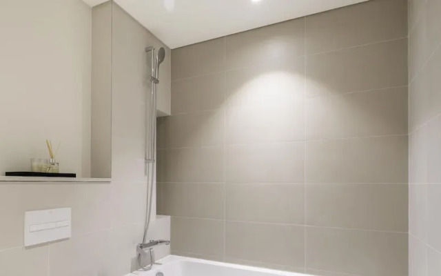 LUX The Marina Vista Beachfront Suite 2