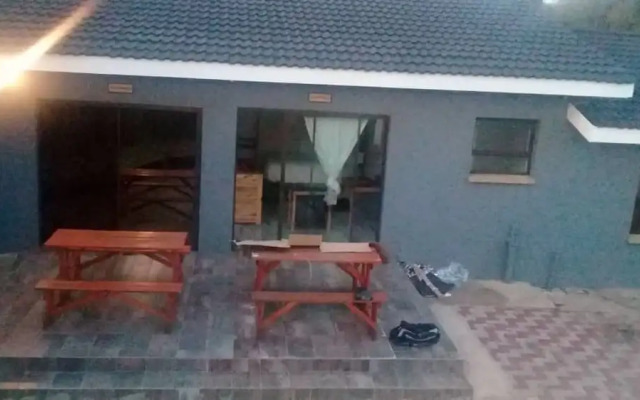 Lawu Le Ngwenya Guest House