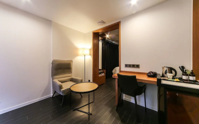 Gray 191 Hotel