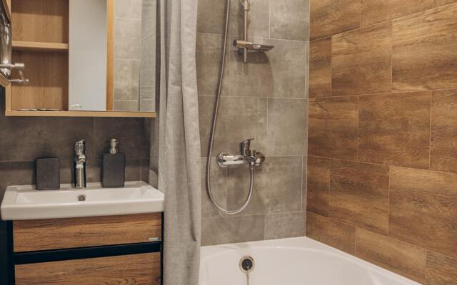 LovelyHome 39 (ЛавлиХоум 39) на улице Набережная Трибуца 43