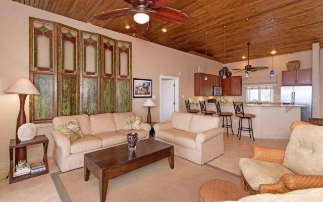 Peaceful Ocean Front Beach House in Bodden Town