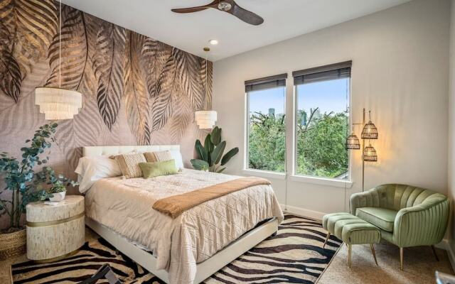 Posh Dtwn Midtown Home w Stunning Roof-topterrace