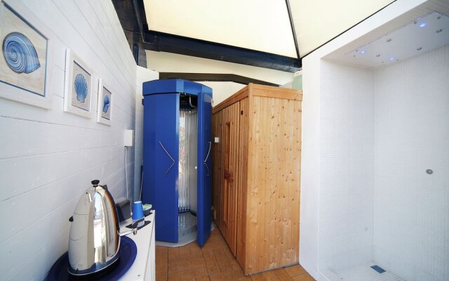 Luxurious Residential Holiday Home in Pedestrial Zone, Italy