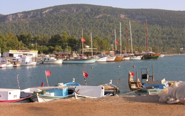 Aegean Cost Luxury 4-Bed Duplex or affordable