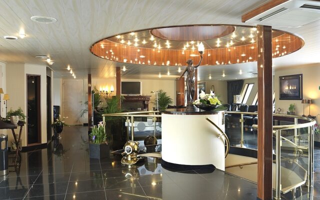 Crossgates Hotelship 3 Star Hafen Neuss