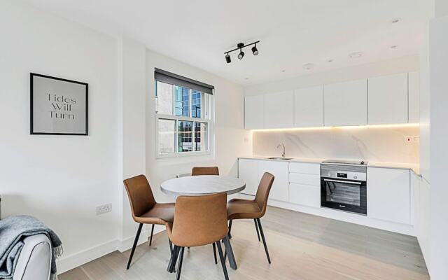 Chiswick Gem: 2 Bedroom Flat