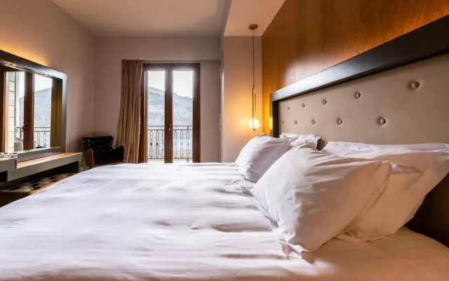 Lagadia 4 seasons hotel